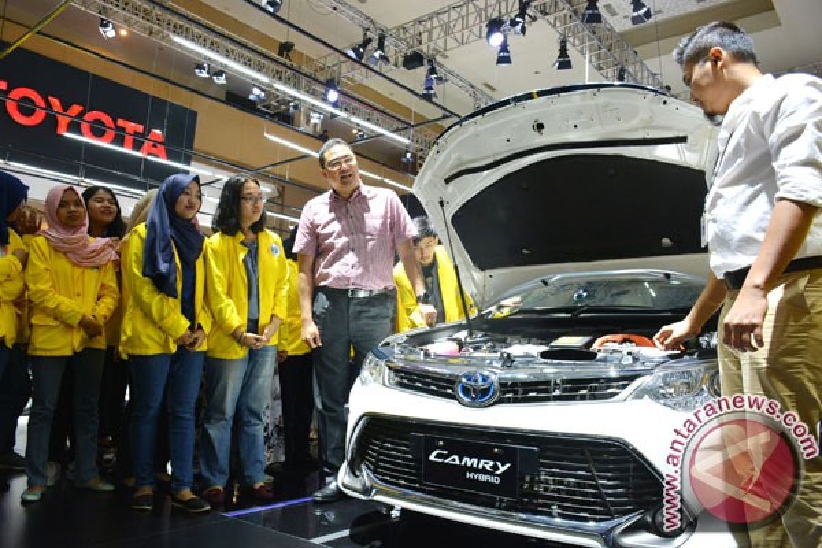 Mobil-mobil hibrida dan listrik yang mejeng di IIMS 2017