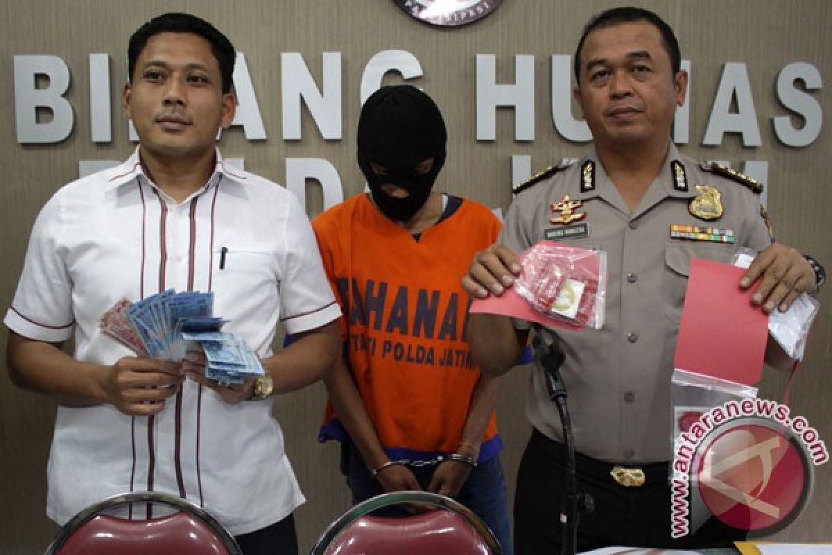 Polrestabes Surabaya membongkar bisnis prostitusi daring