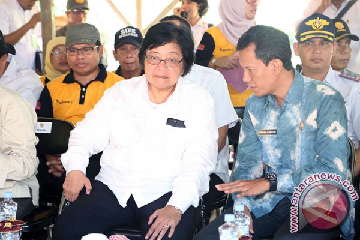 Menteri LHK  Kunjungi Dua Desa Tanah Laut 