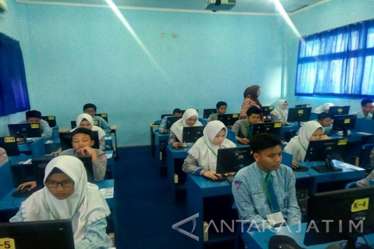 UNBK Hari Terakhir di Madiun Molor Tiga Jam