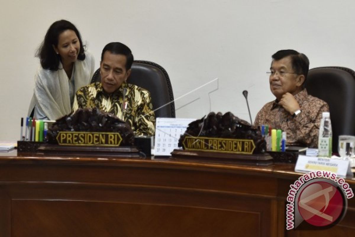 Menteri BUMN Rini Soemarno Mendorong Sinergi BUMN Dengan Pesantren