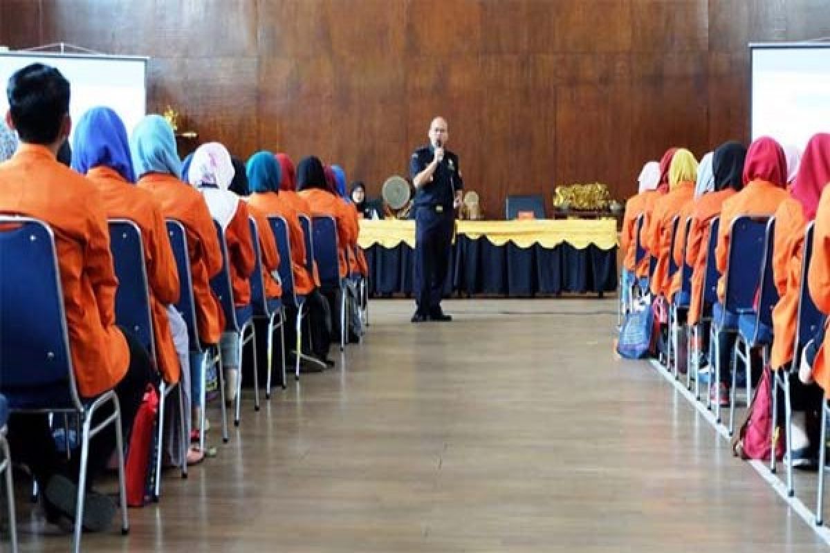 Mahasiswa IAIN Surakarta Belajar Kepabeanan dan Cukai