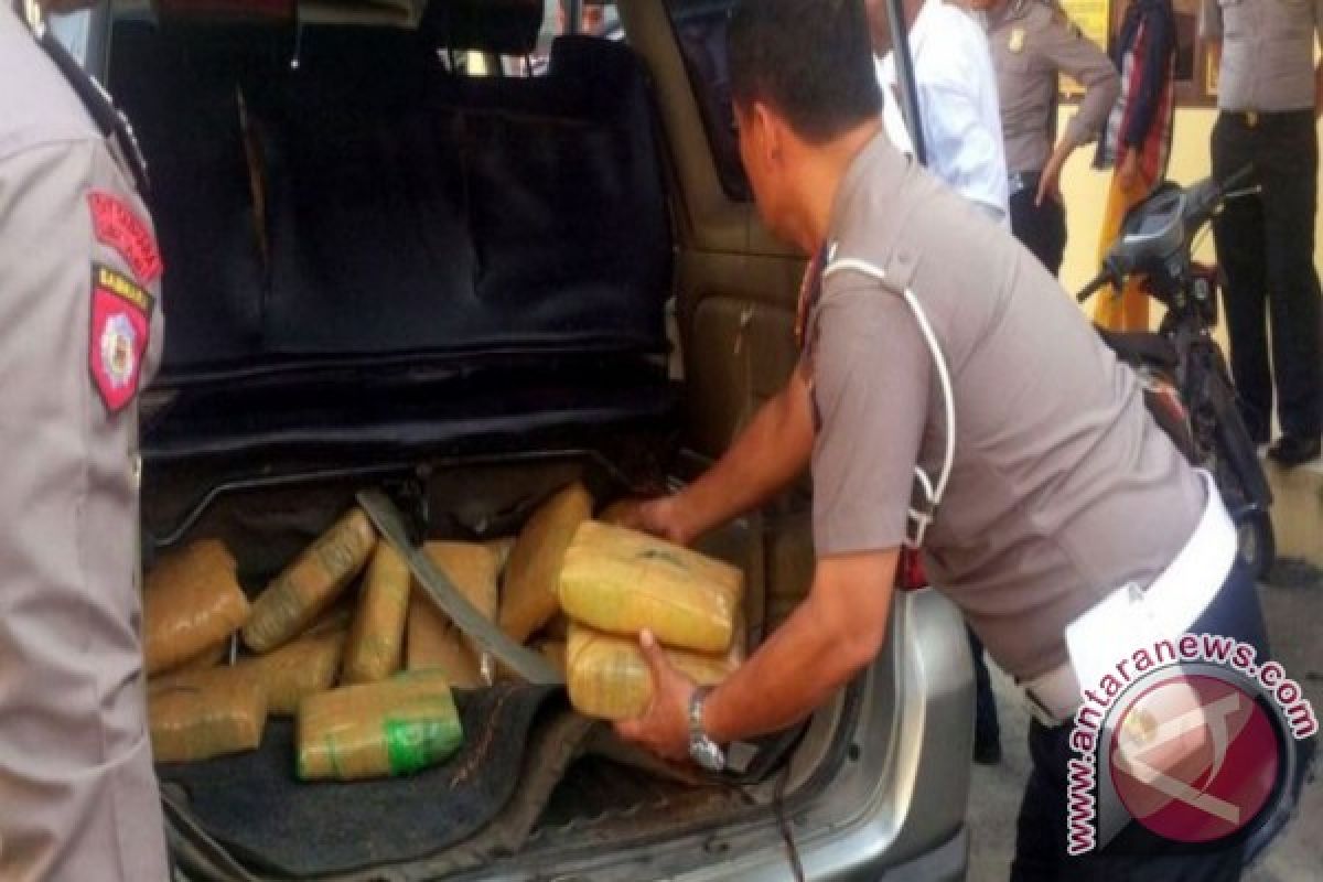 Polisi Bangka Tengah Amankan Mobil Bawa Ganja