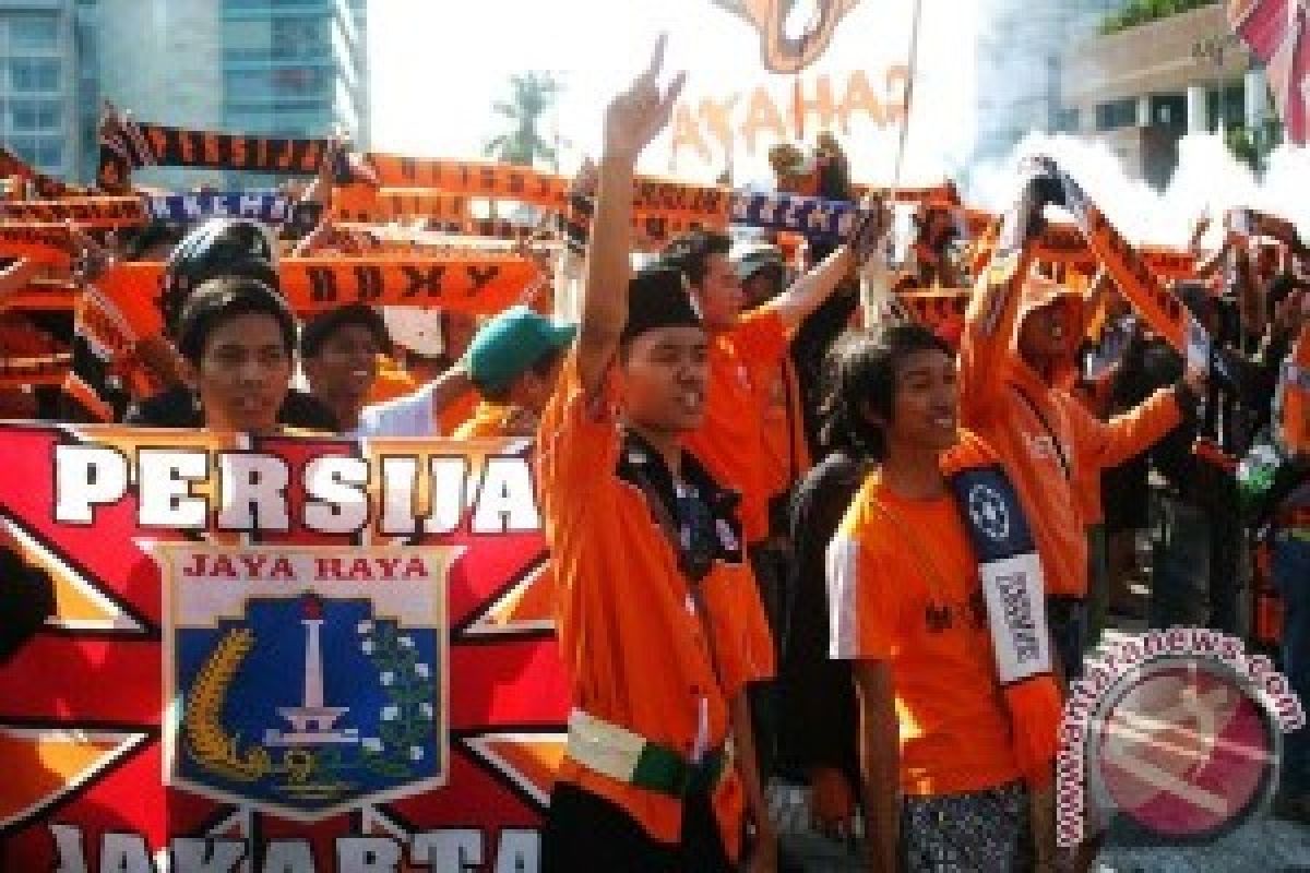 The Jak Mulai Padati Stadion Kota Bekasi