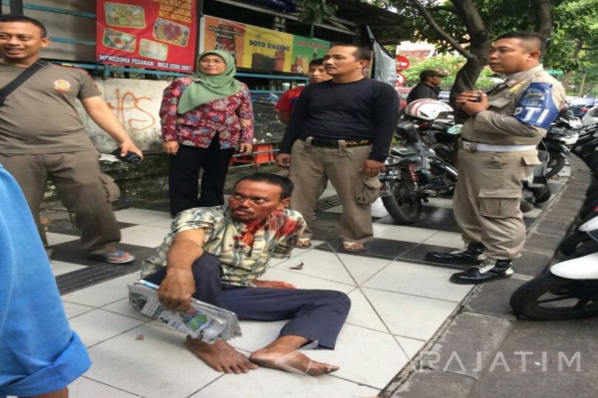 Satpol-Dinsos Surabaya Respons Cepat Tertibkan Orang Gila