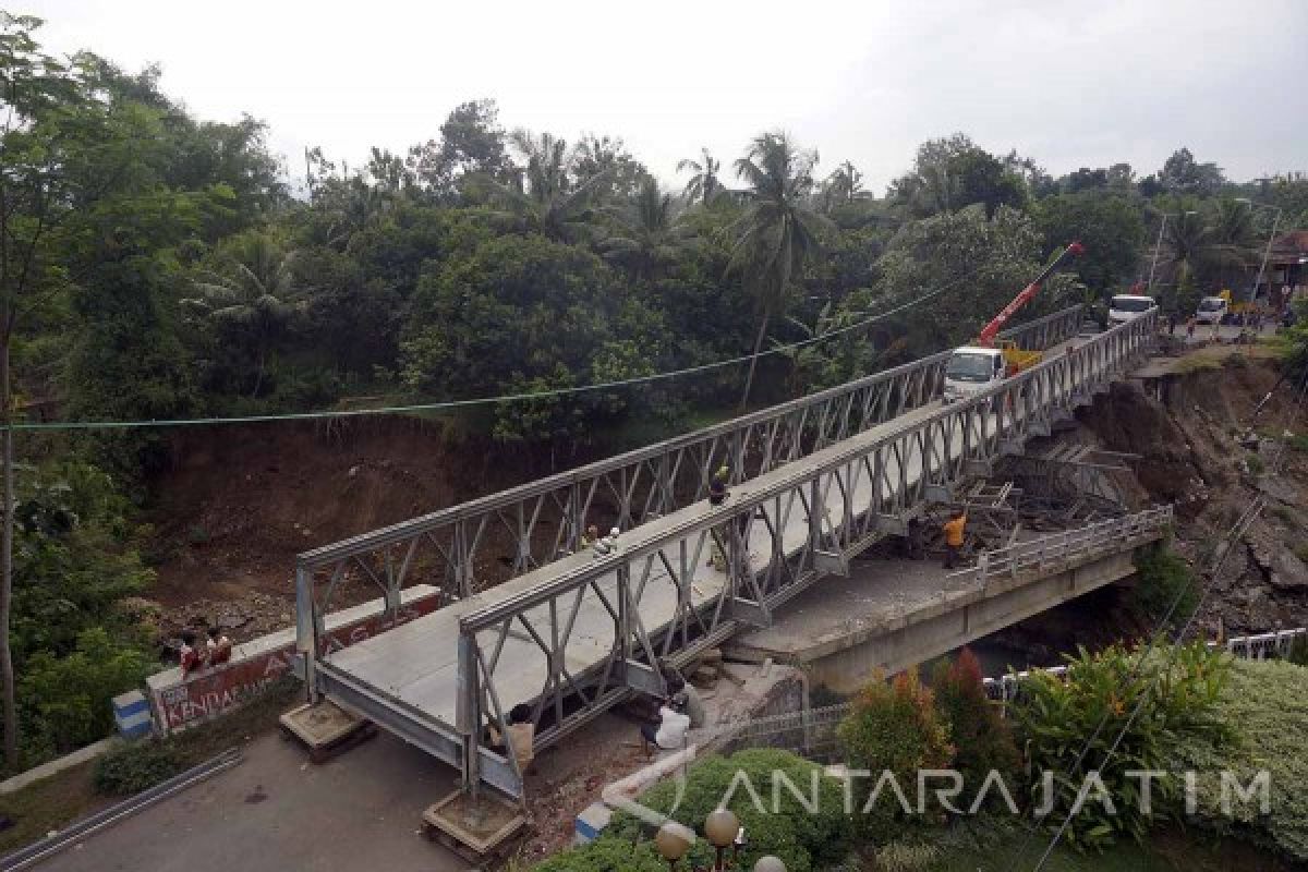 Pemprov Pasang Jembatan Darurat Tulungagung-Kediri
