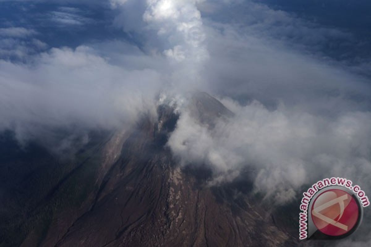 Gunung Sinabung makin rutin erupsi