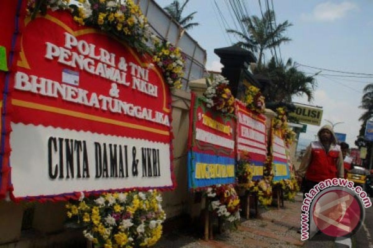 Perajin Karangan Bunga Di Sukabumi Banjir Pesanan