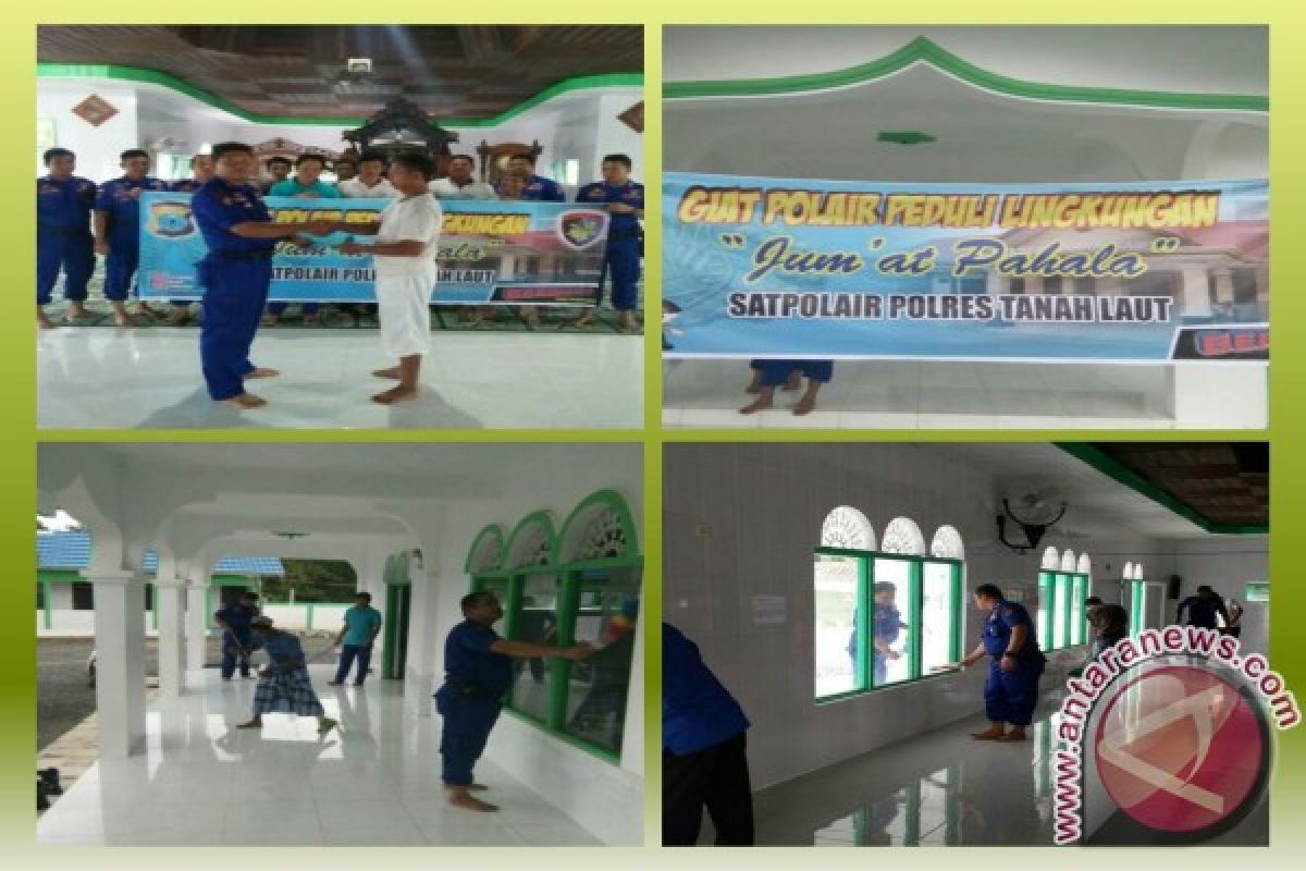 Satpolairud Tanah Laut Bersihkan Lingkungan Masjid