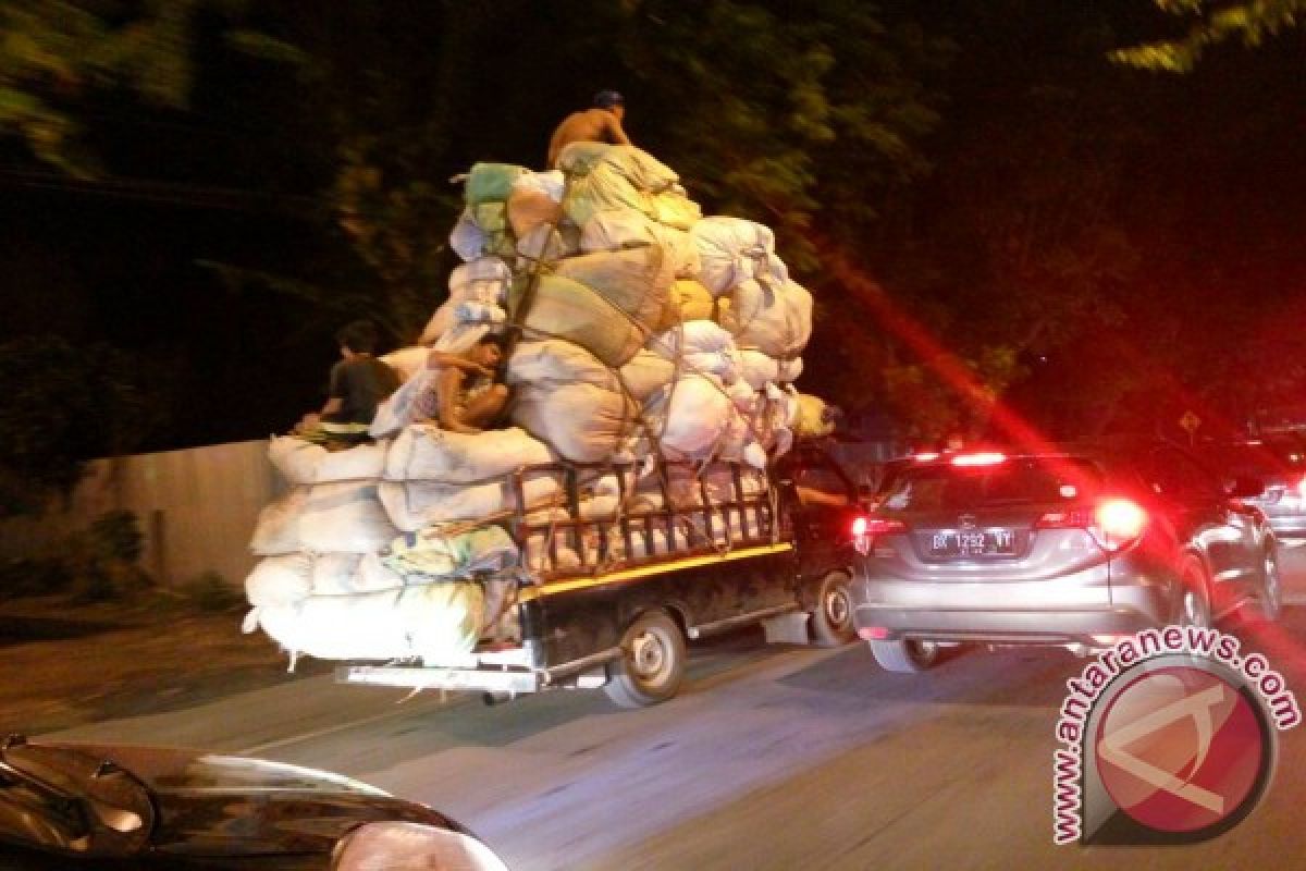 Mobil Pick up Berlebih Muatan