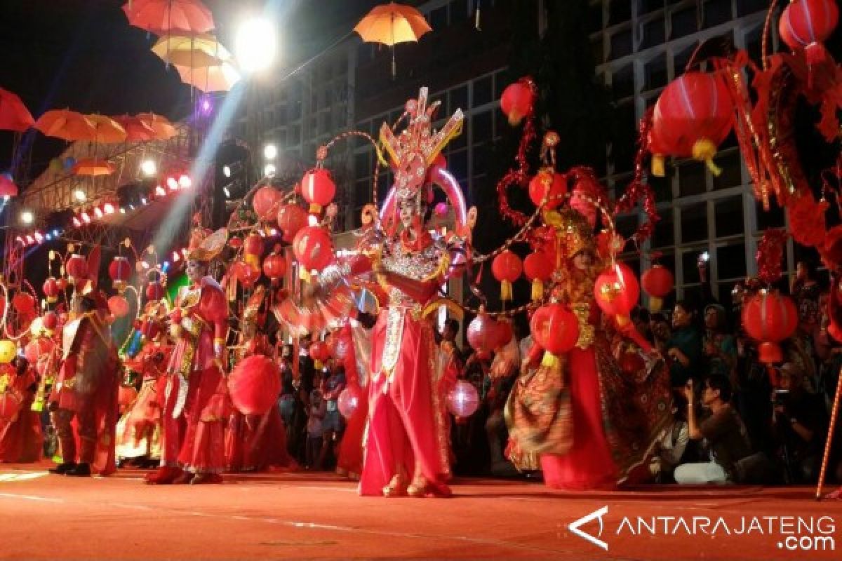 Semarang Night Carnival 2018 dipadati ribuan warga