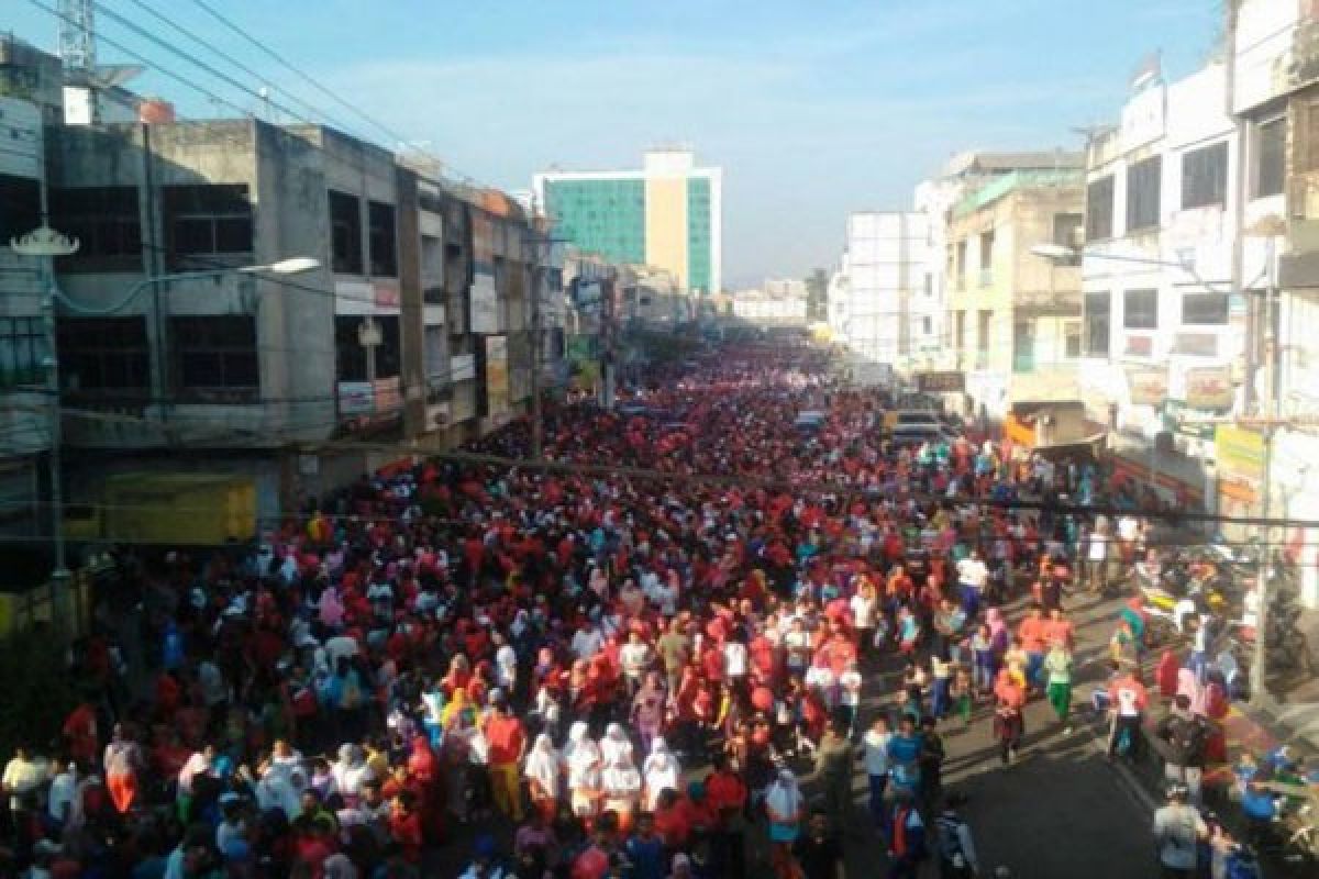 Ribuan Warga Ikuti Jalan Sehat HUT Bandarlampung 