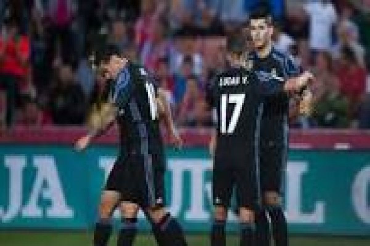  Madrid dan Barca menang besar