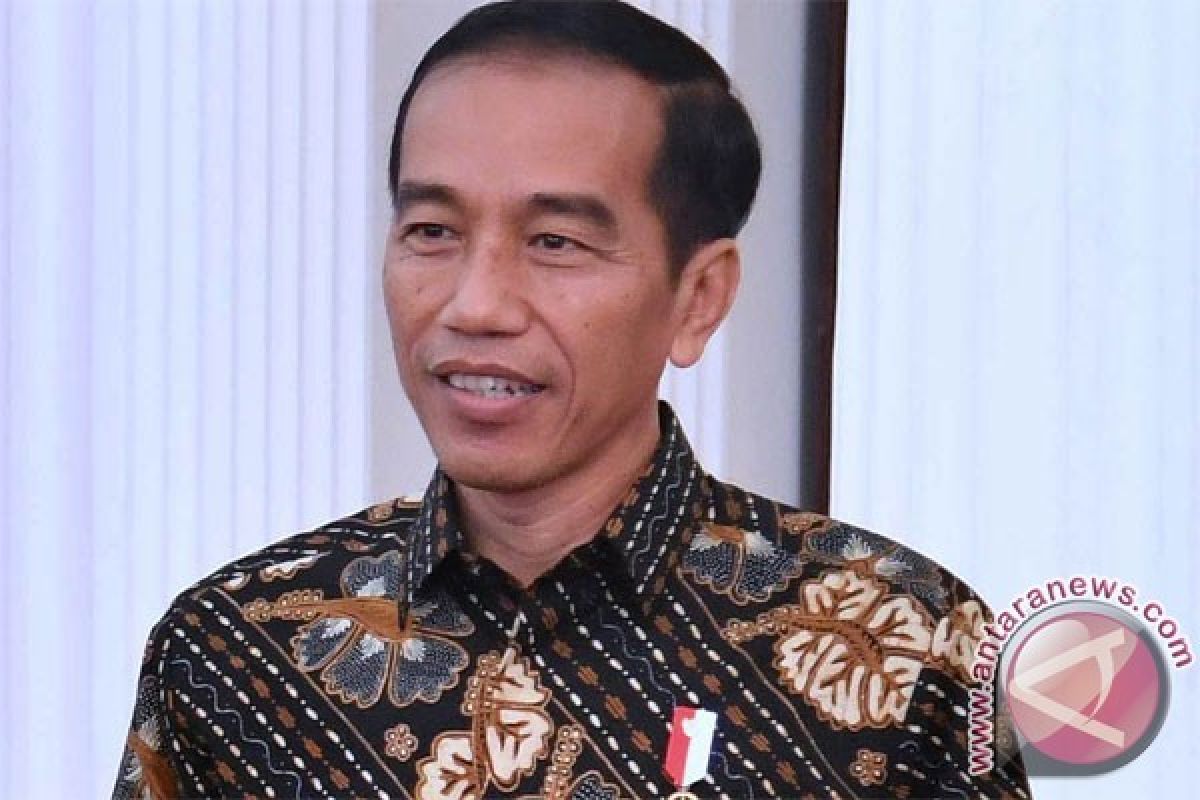 Presiden Jokowi Bagi-Bagi Sepeda Ontel