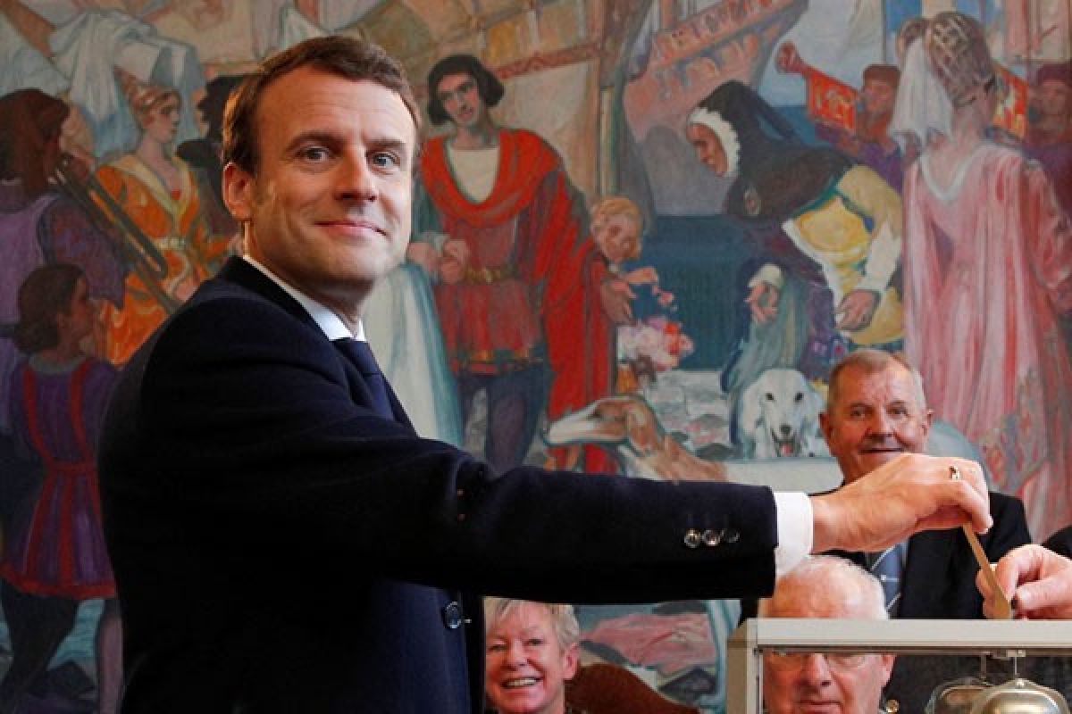 Macron difavoritkan di jajak pendapat pilpres Prancis baru