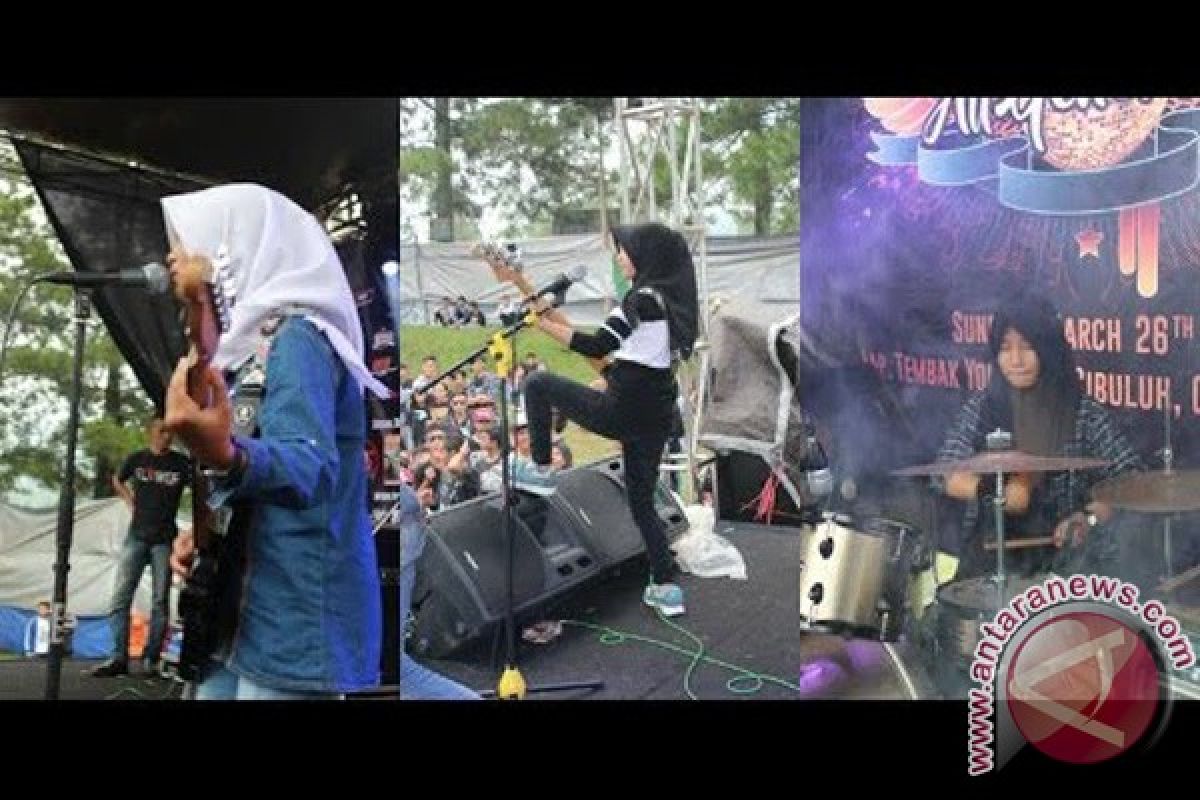 Band metal perempuan berkerudung tampil di Garut