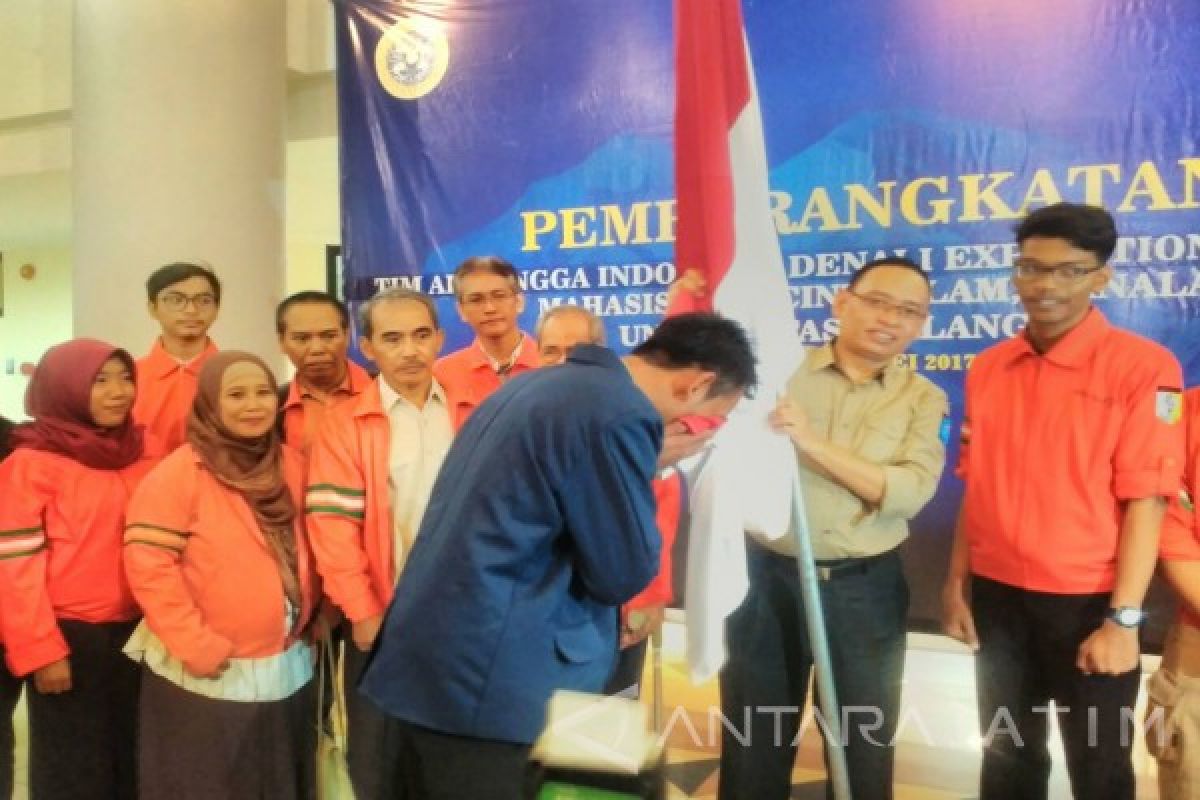 Rektor Unair Lepas Tim Wanala ke Alaska