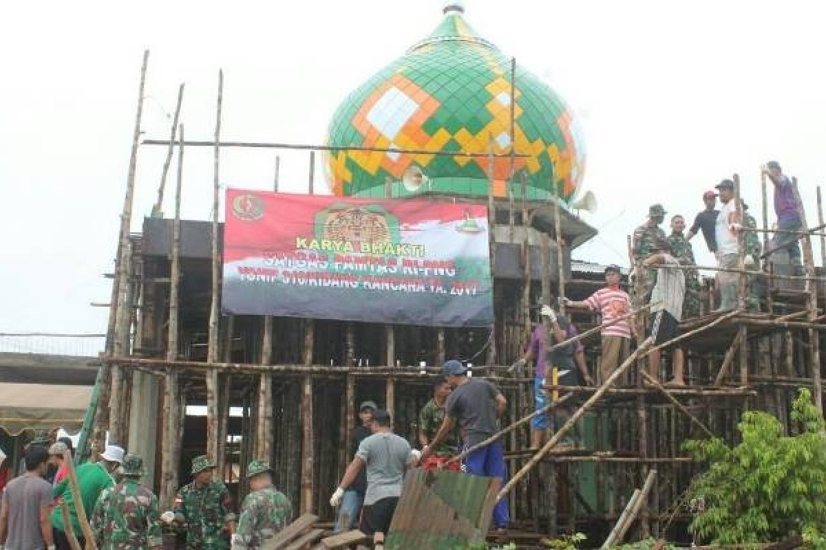 Yonif 310/KK perbaiki dua rumah ibadah di Asikie Boven Digoel