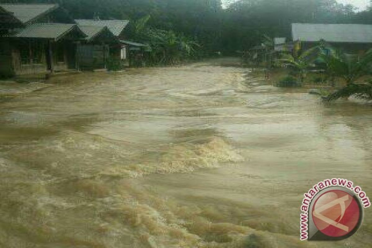 Desa Baruh Panyambaran Terendam Air