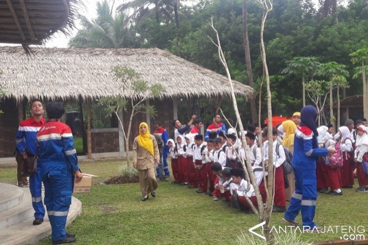 Karyawan Pertamina Mengajar di MI Ma`arif Borobudur