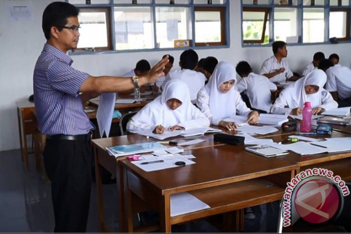 Guru Tidak Tetap di Sumbar Cuma Bergaji Rp200.000