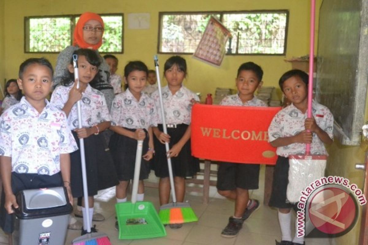 PT STP Edukasi Kebersihan Lingkungan Sekolah 