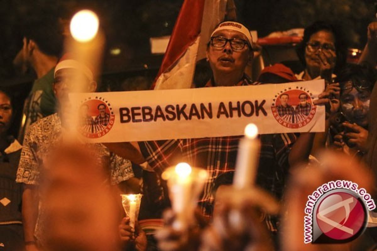 Simpatisan minta Ahok dibebaskan