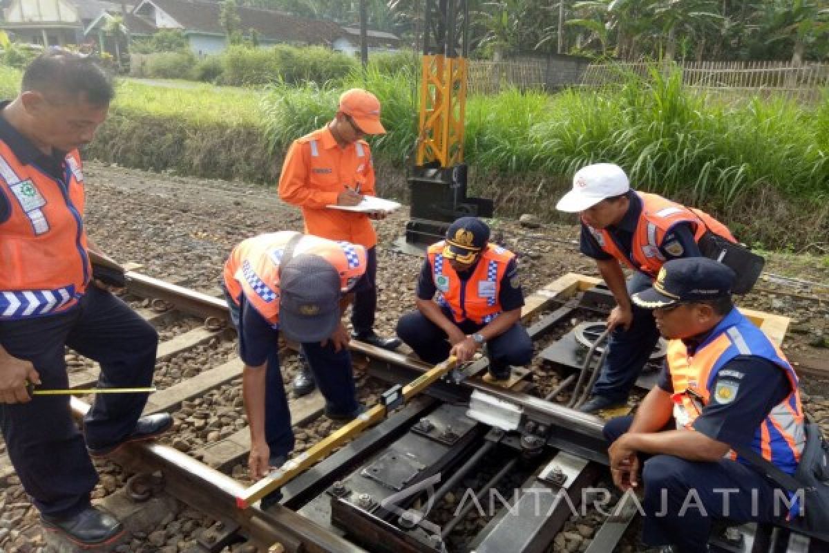 Daop Jember Inspeksi Jalur KA Jelang Lebaran