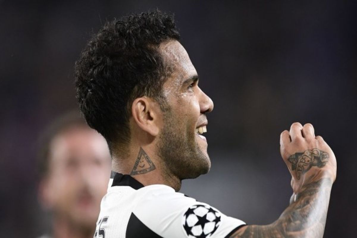 Dani Alves Menghantarkan Juventus Lolos Ke Final Liga Champions