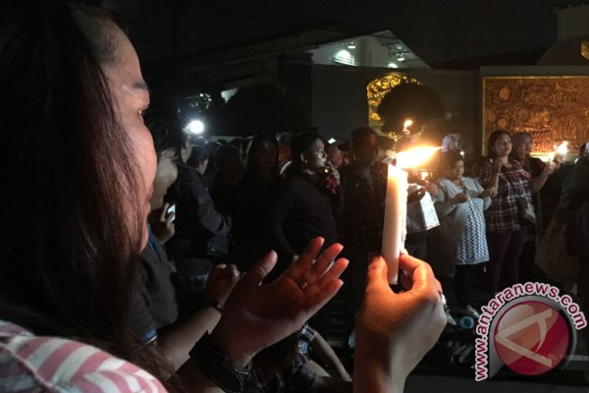 Aksi lilin solidaritas juga berlangsung di Mako Brimob