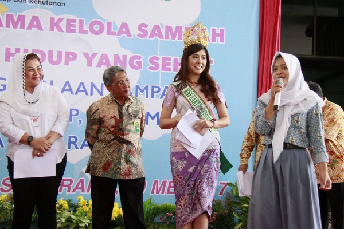 Miss Earth Ajak 1.000 Siswa Kelola Sampah