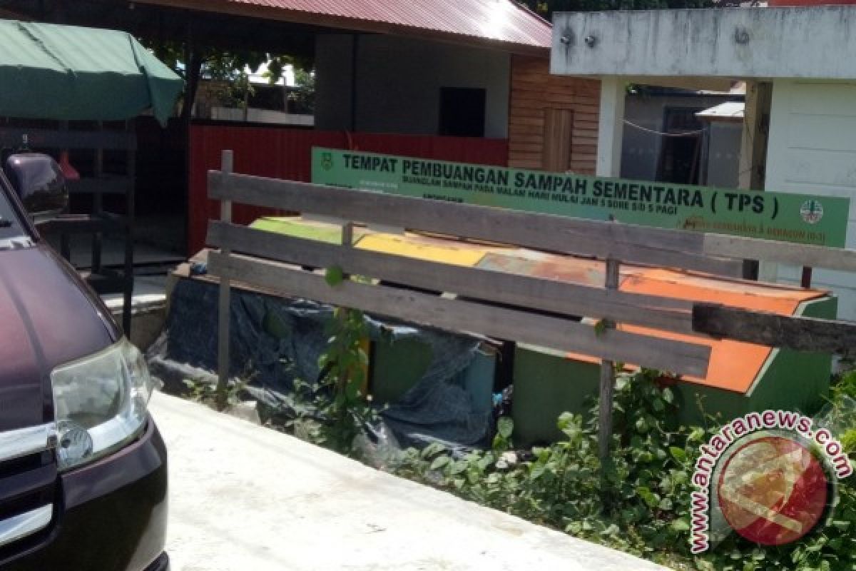 TPS Desa Telo Kapuas Ditutup, Warga Buang Sampah ke Sungai