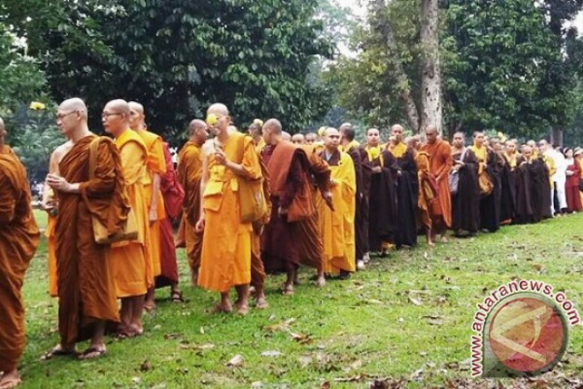 Ratusan biksu hadiri Perayaan Waisak di Jambi 