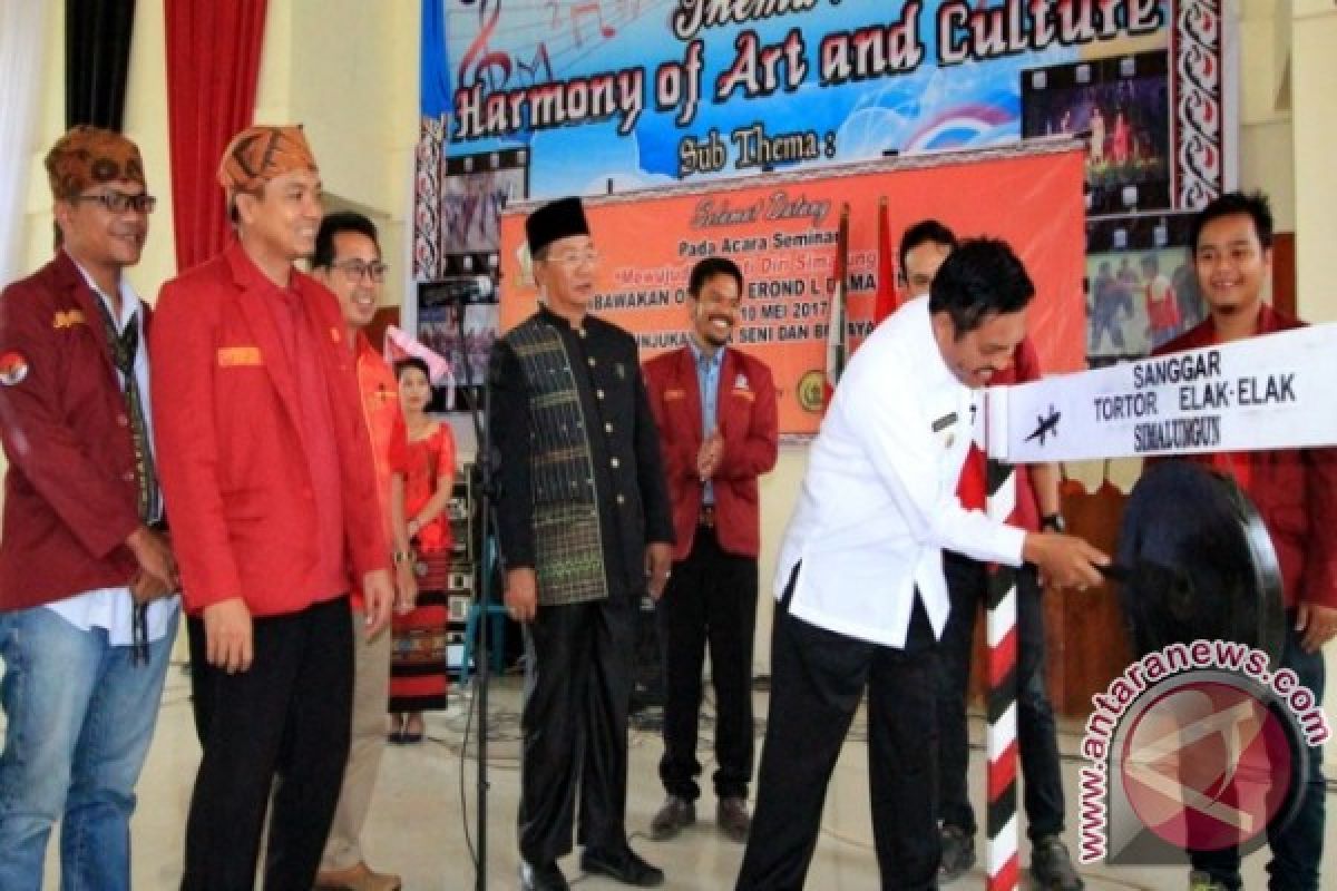 Amran Ajak Pemuda Tingkatkan Budaya Simalungun