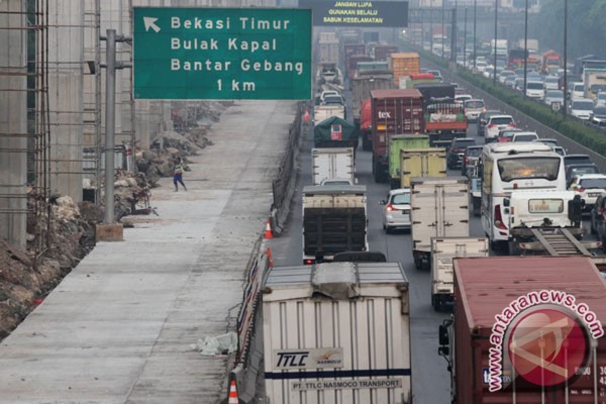 Tiga proyek tol Jakarta-Cikampek disetop sementara