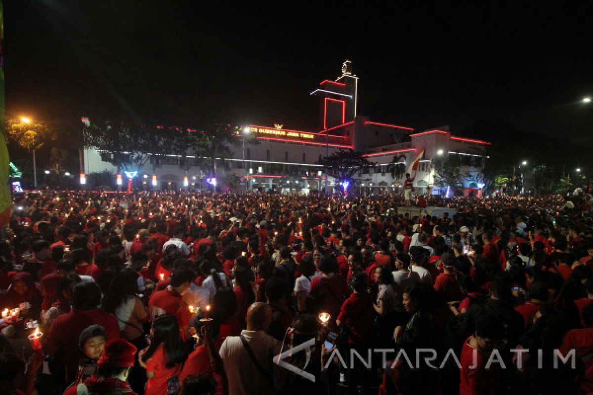 Warga Surabaya Nyalakan Lilin untuk NKRI (Video)