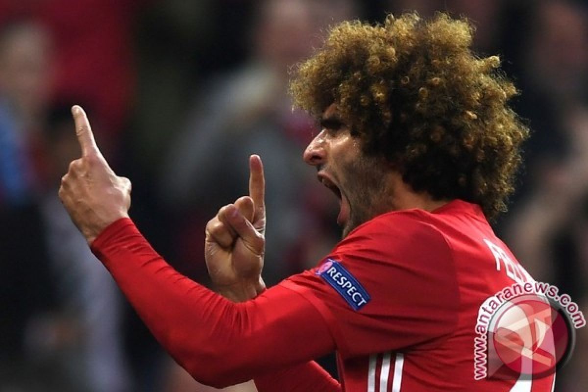 Tandukkan Fellaini membuat Wenger menelan kekalahan di Old Trafford