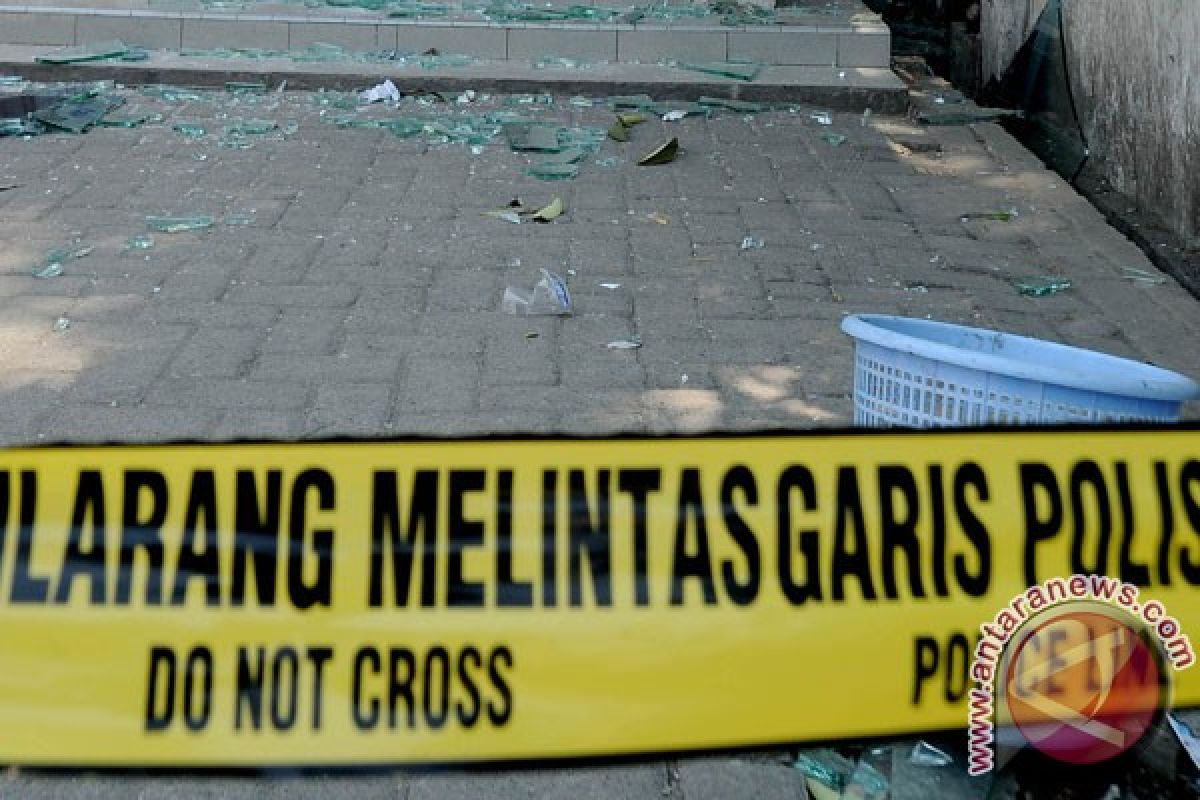 Garis polisi dipasang di lokasi ledakan ruko Kebayoran Baru