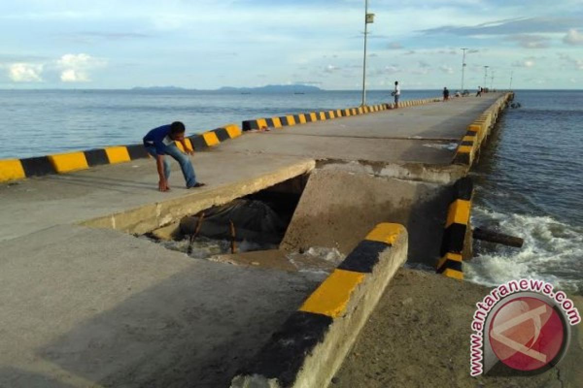 Belum Digunakan ,Dermaga Pelabuhan Barus Ambruk