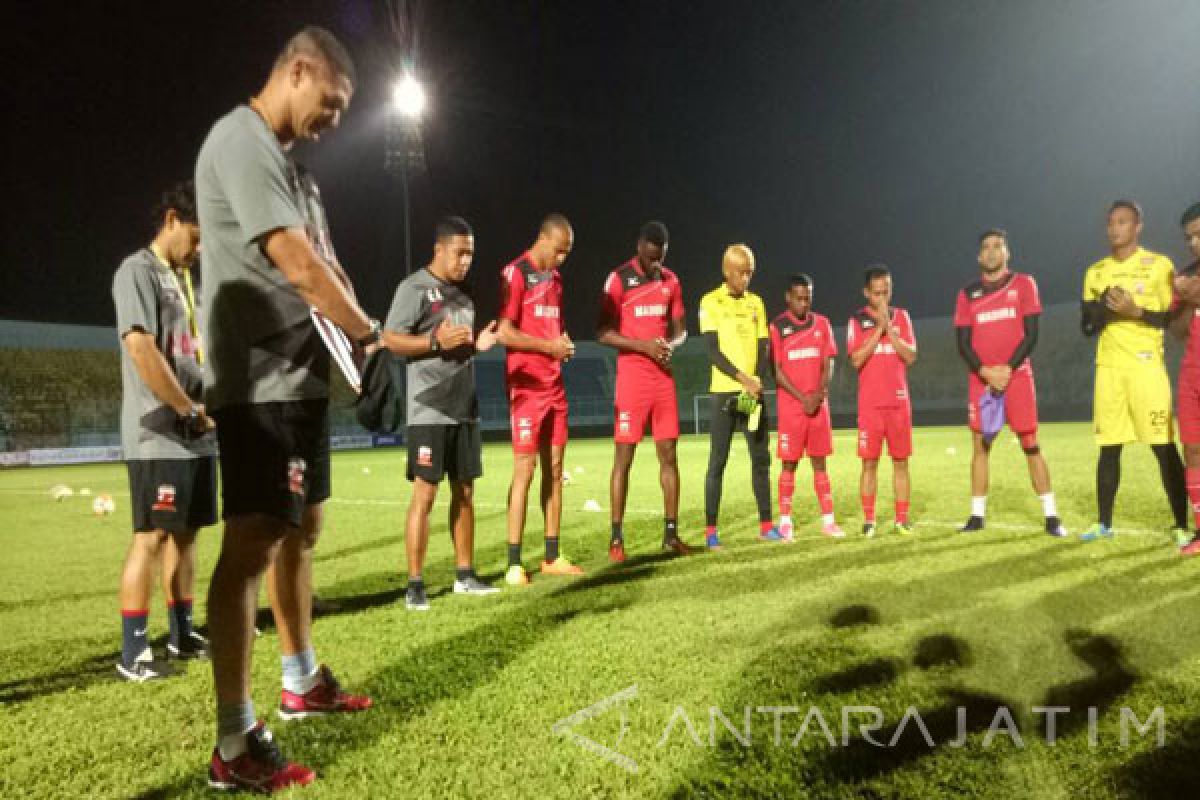 Madura United Hadapi Arema Tanpa Dukungan Suporter