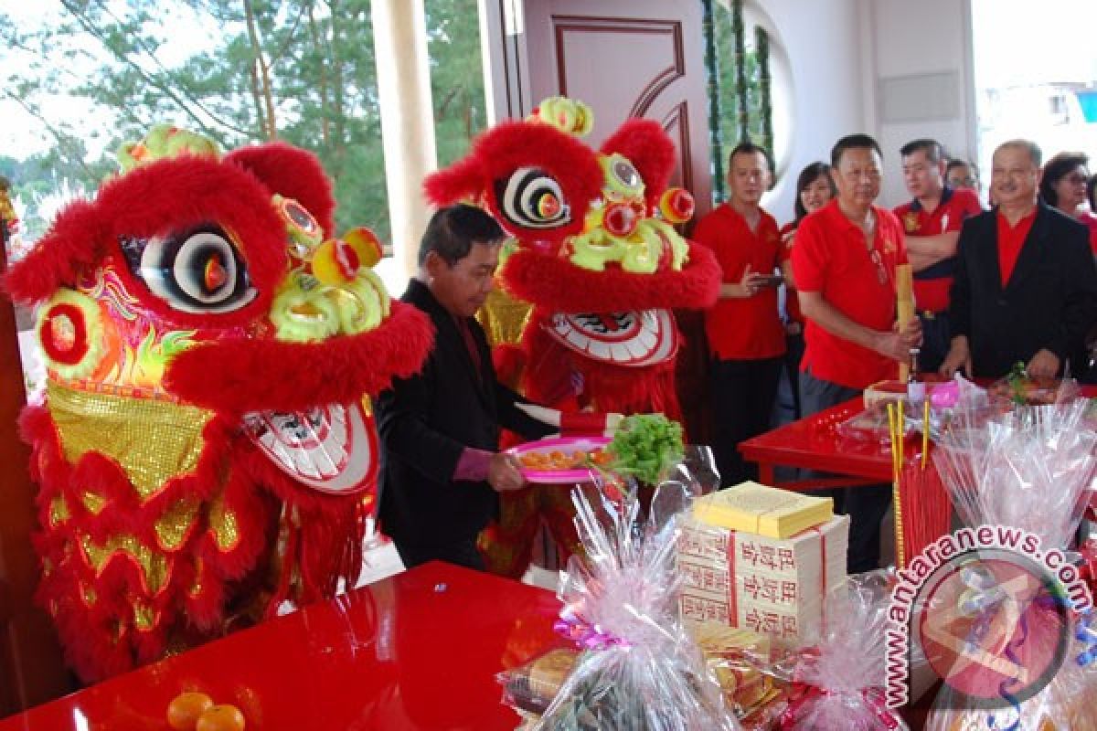 Yayasan Marga Yang Batam Resmikan Altar