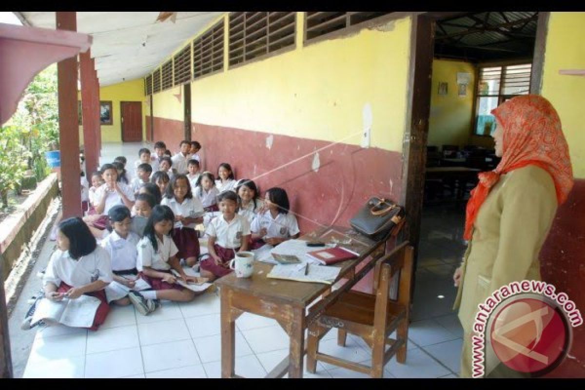 Akibat Sengketa Siswa Taman Siswa Langkat Belajar Di teras