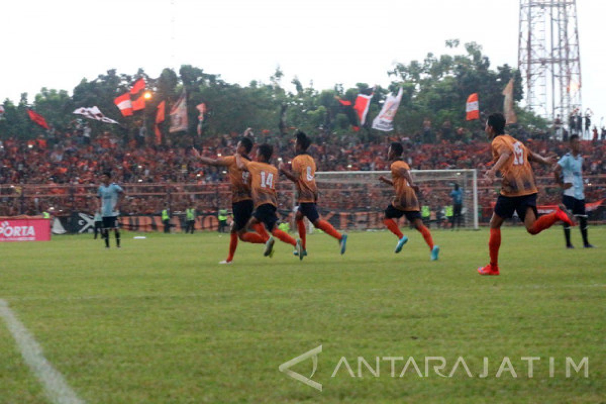 Sepak Bola - Persibo Bojonegoro Didampingi Asisten Lawan Persedikab