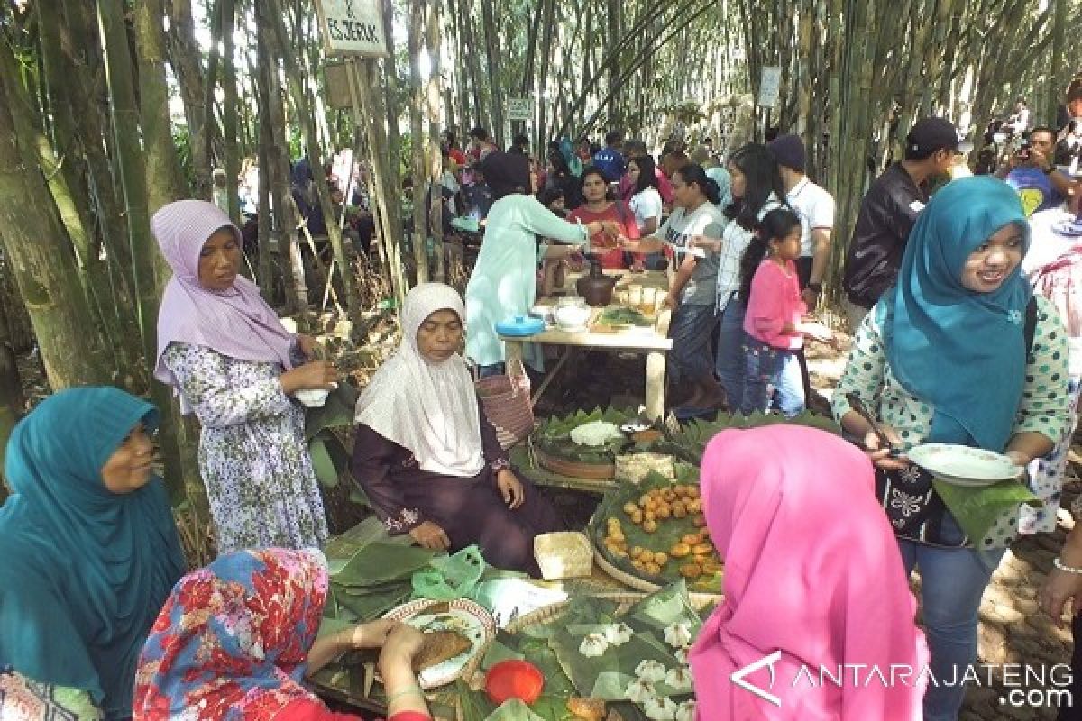 Wisatawan Mancanegara Tertarik Kunjungi Pasar Papringan Temanggung