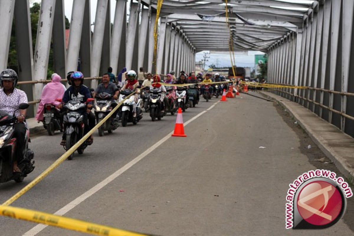 Pengunjung Harapkan Jembatan Menuju Pasia Jambak Diperbaiki