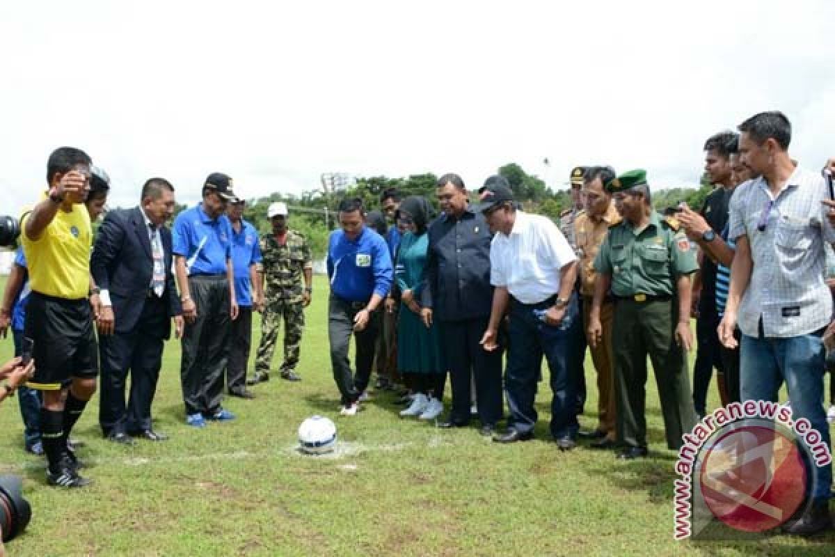 Menpora Buka Gala Desa di Sinjai