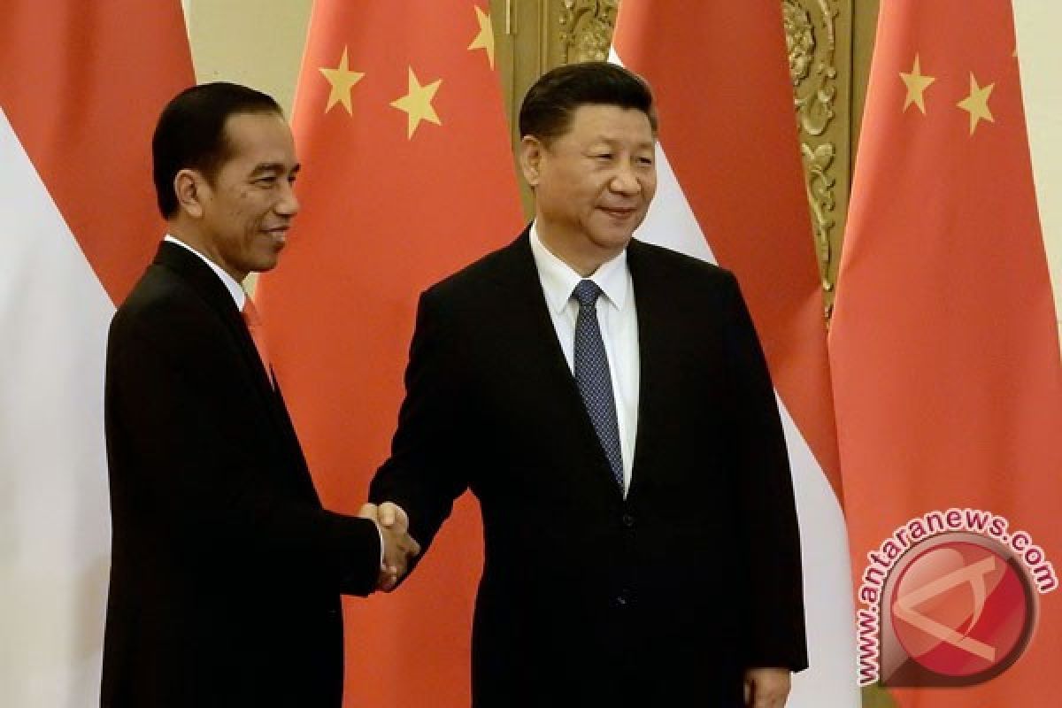 Jokowi disambut Xi Jinping memasuki ruangan pembukaan BRF