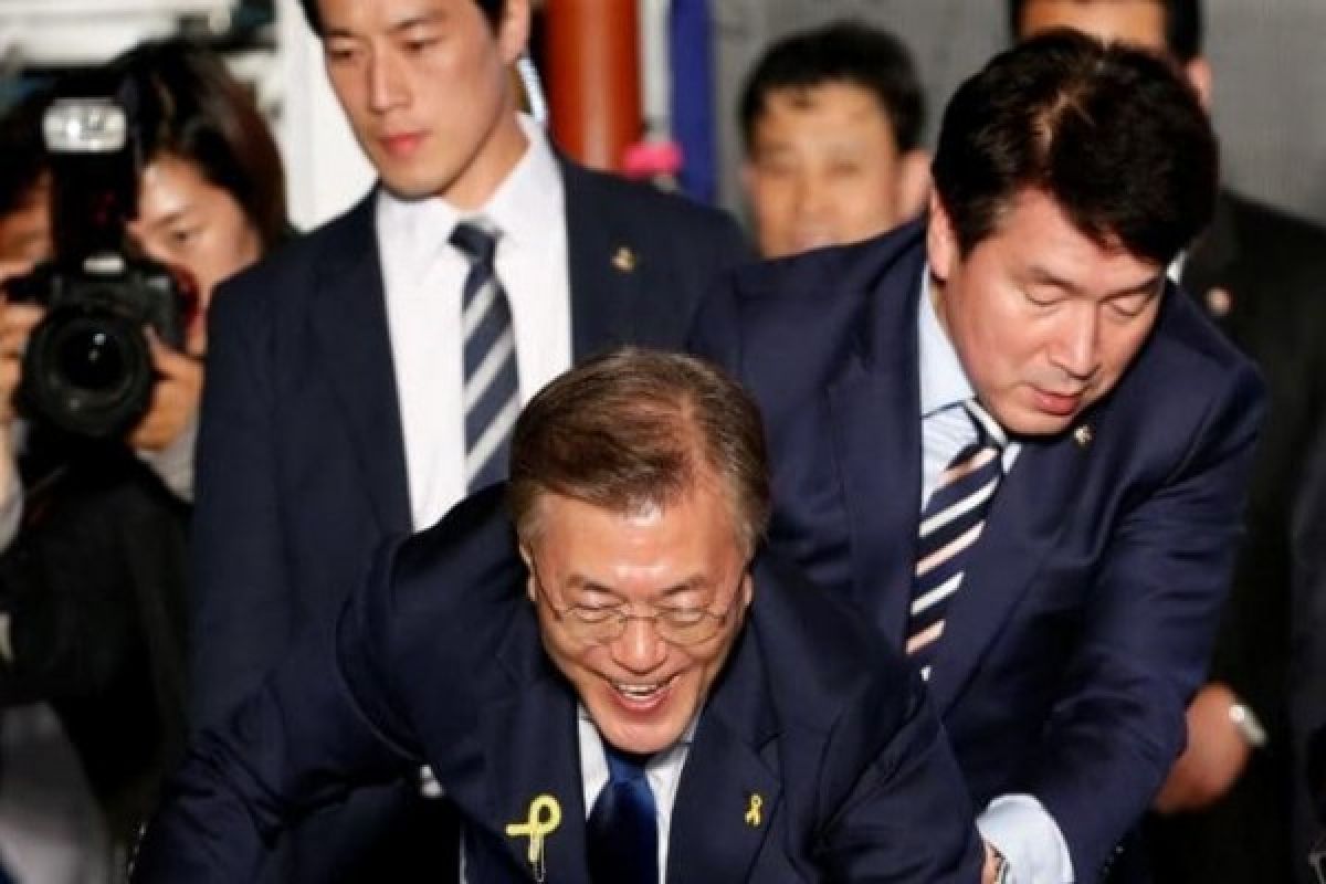 Choi Young-jae, ajudan tampan presiden baru Korsel yang viral di medsos