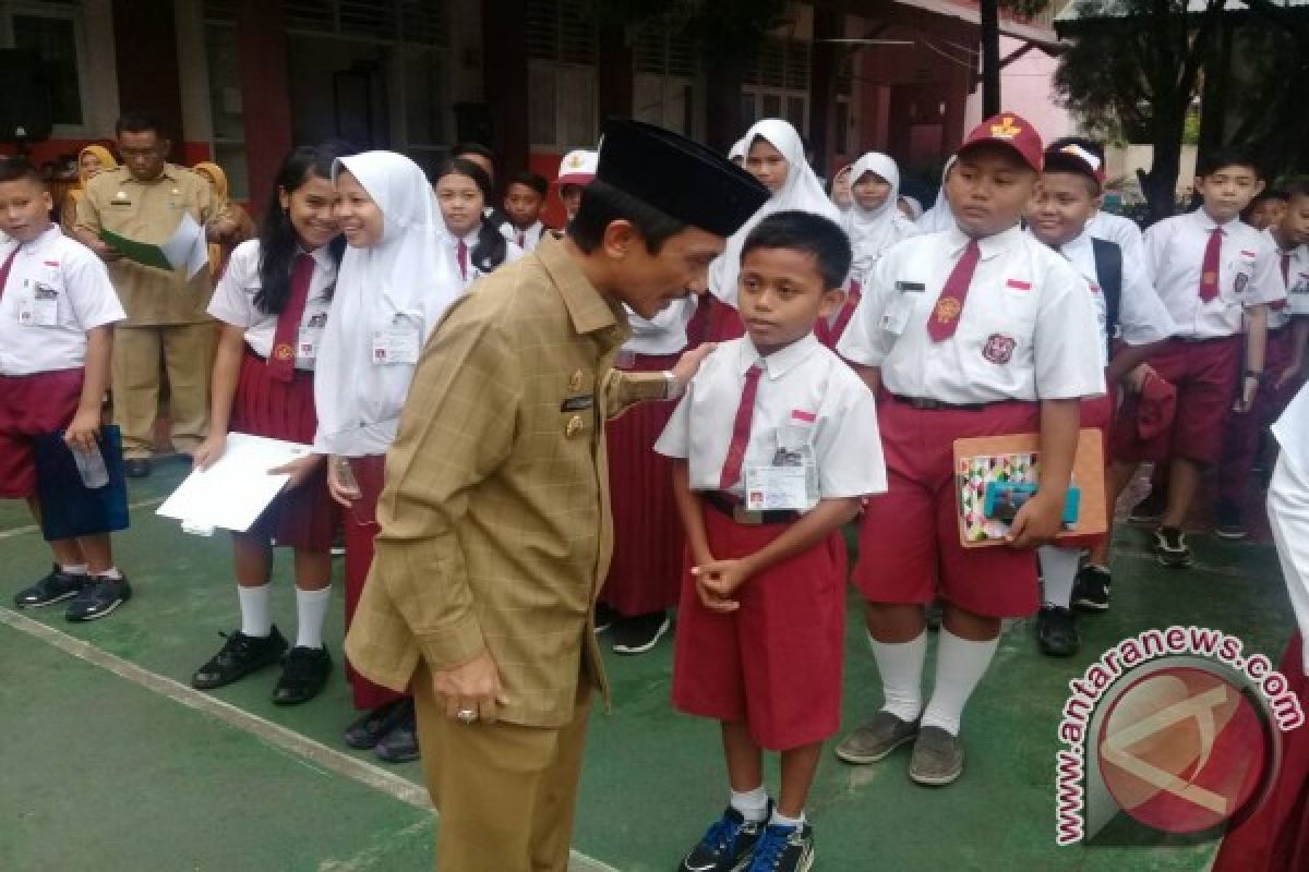 Bupati Gorontalo Pantau Ujian Nasional Sekolah Dasar 