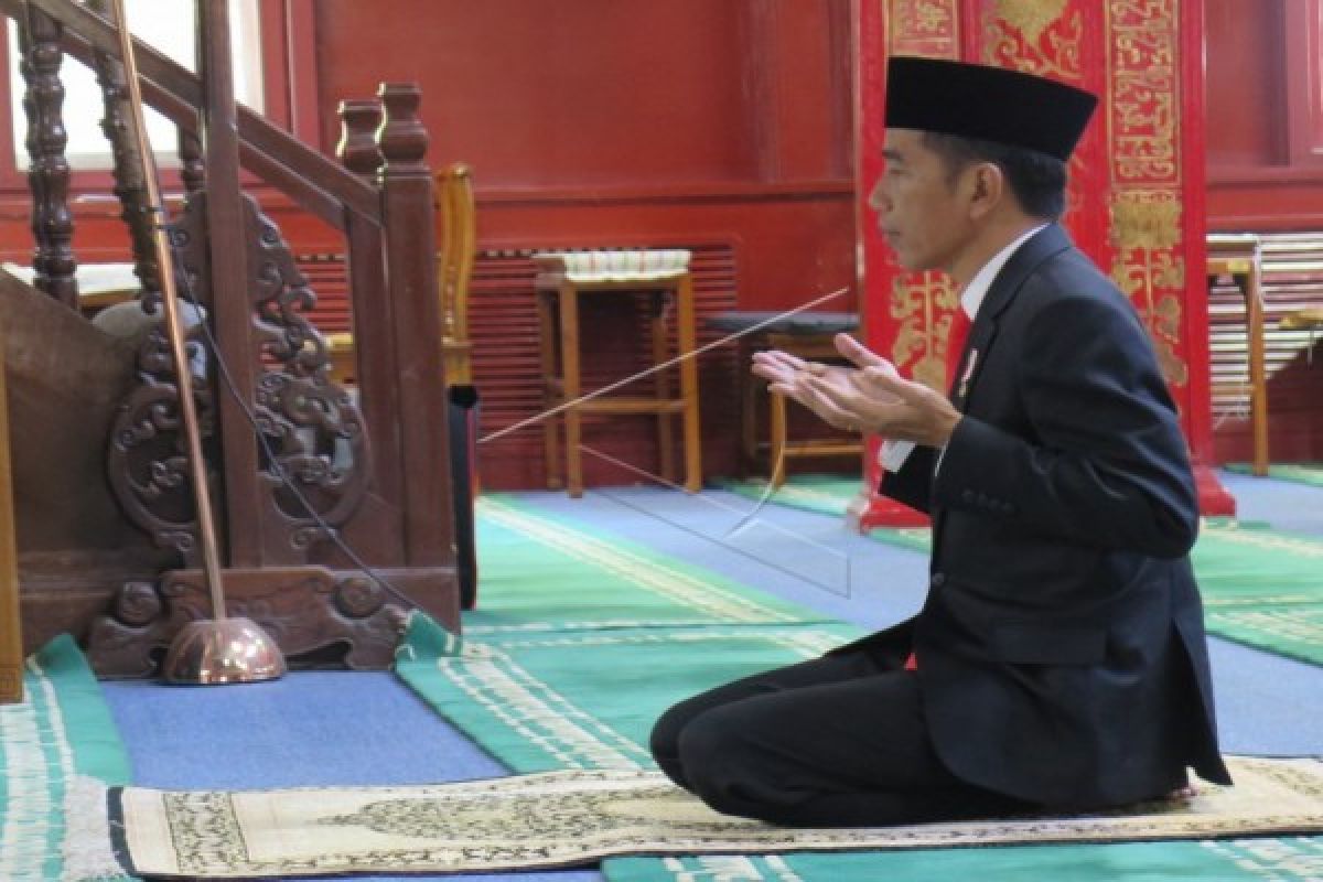 Artikel - Di Masjid Tiongkok, Jokowi Gaungkan Islam Ramah
